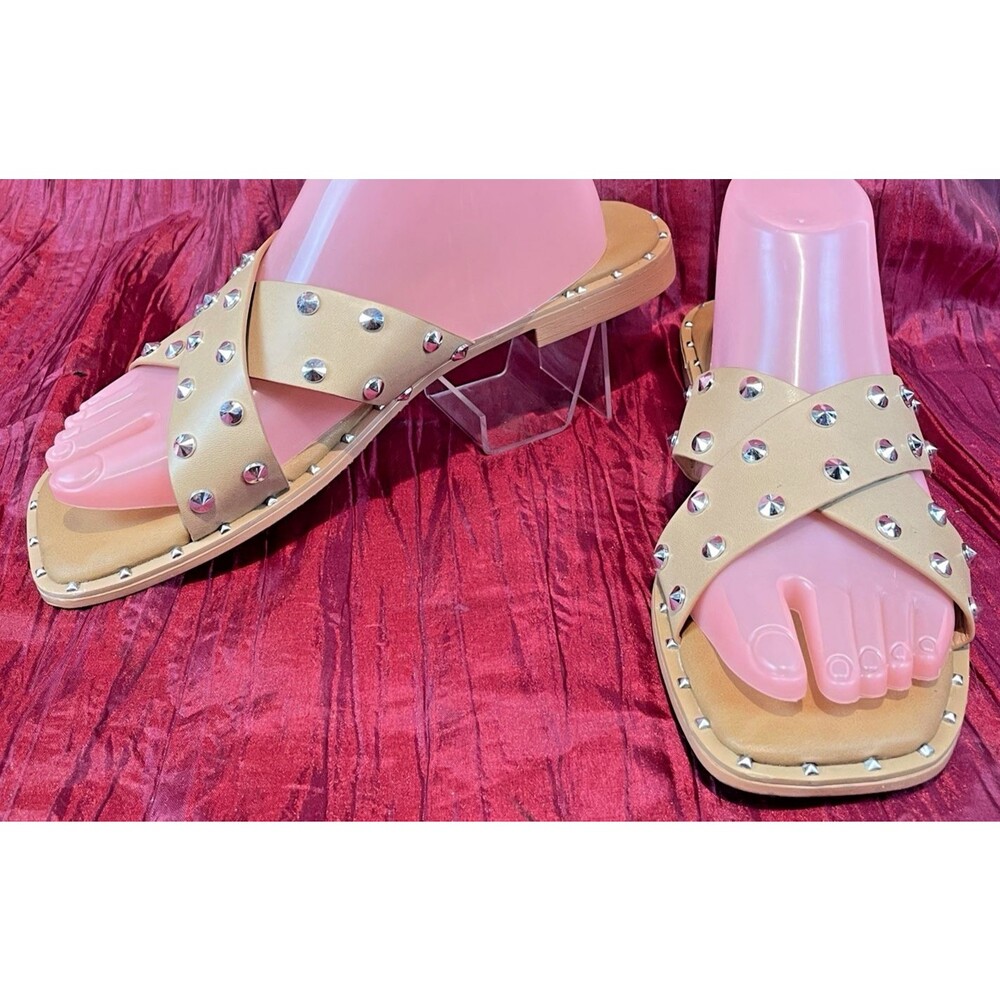 Womens NWOT Nicole Miller NY "Geraldine" Tan w Gold Studs Slide Sandals sz 9.5